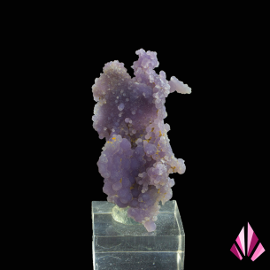 Calcédoine botryoïde violette de Mamuju (Indonésie) présentée sur socle.