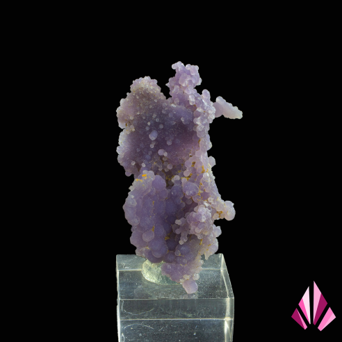 Calcédoine botryoïde violette de Mamuju (Indonésie) présentée sur socle.