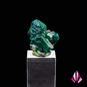 Dioptase de Mindouli, République du Congo, grands cristaux vert émeraude sur socle en acrylique - Ref.611