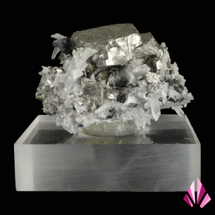 Pyrite brillante sur cristaux de quartz, vue principale de la pièce 2
