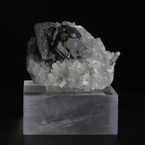 Galena in association with blende and chalcopyrite on quartz
