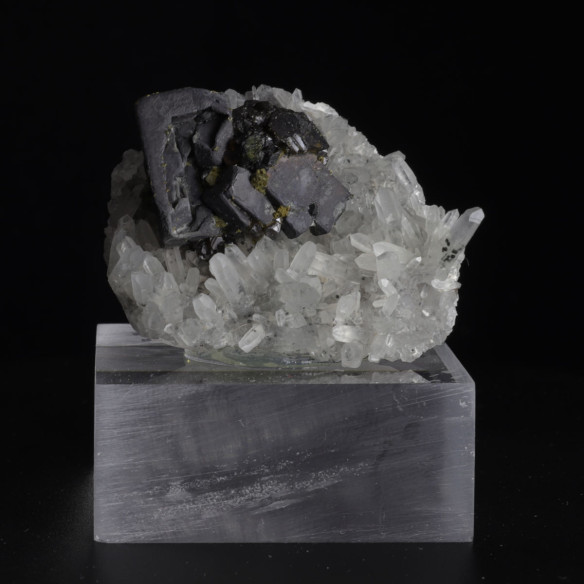 Minéraux: Galène en association avec blende, chalcopyrite, quartz