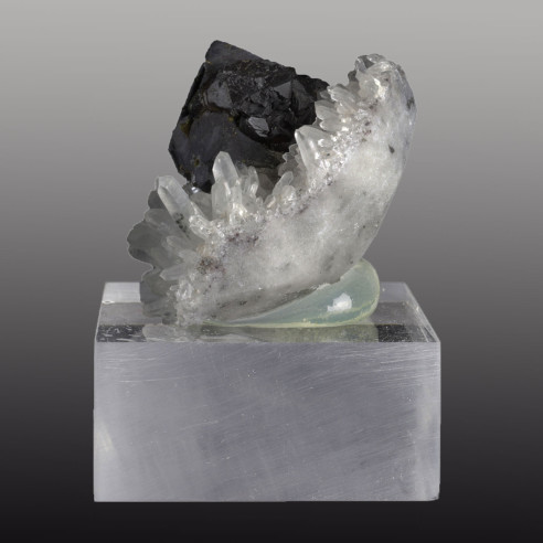 Galène en association avec blende et chalcopyrite sur quartz (vue de profil)