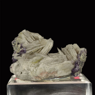 Baryte and fluorite from Saint-Péray, France, violet crystals on white baryte