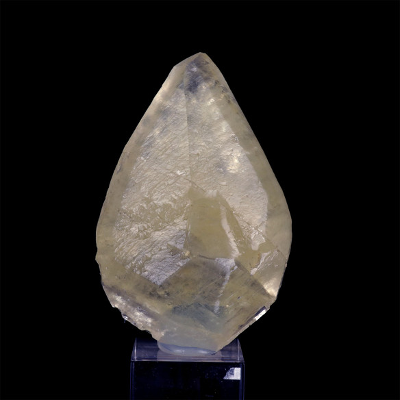 Calcite de la carrière d’Anduze dans le Gard, grand cristal translucide sur socle