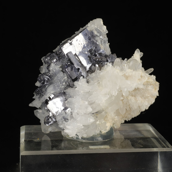 Galène et quartz de Madan, Bulgarie, vue opposée des cristaux de galène et de quartz