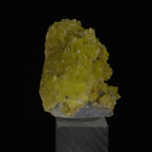 Pyromorphite de France à cristaux prismatiques jaune-vert sur gangue 2