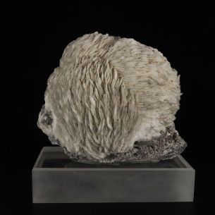 Boule de baryte (barytine) des Malines dans le Gard, vue principale de l’agrégat cristallisé