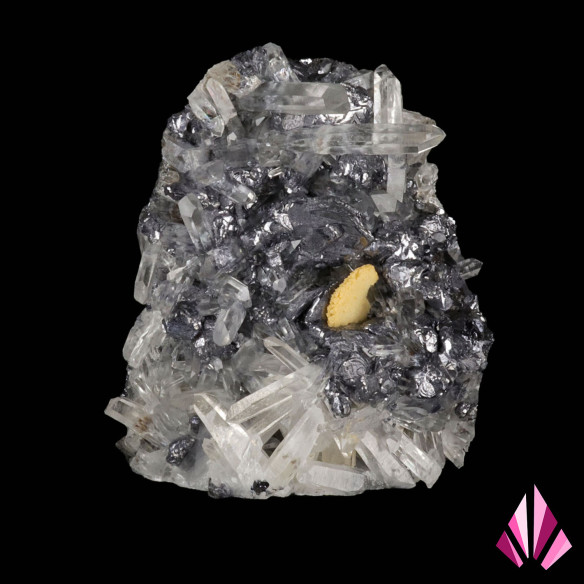 Quartz et galène en association avec une petite calcite au centre.