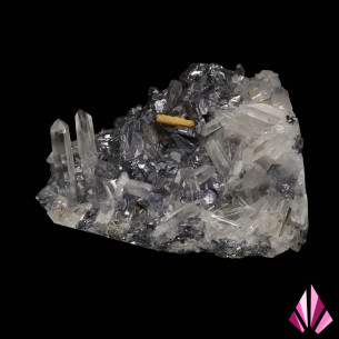 Quartz et galène en association avec une petite calcite au centre. 2