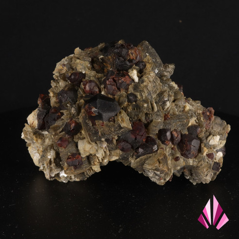 Grenats sur mica et orthose de la vallée de Shigar au Pakistan, vue principale
