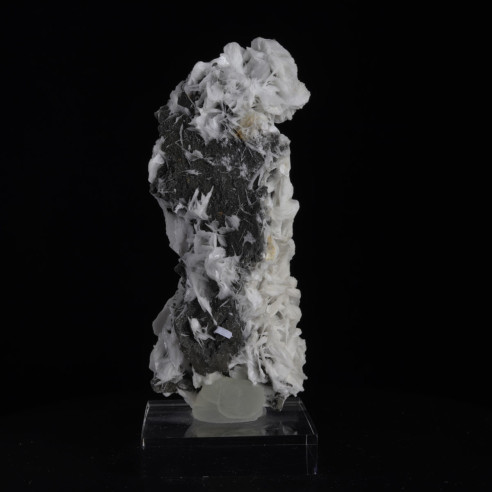 Baryte blanche de la mine des Malines dans le Gard, cristaux tabulaires en agrégats