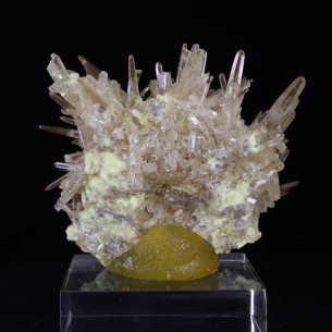 Cristaux allongés de célestine sur soufre jaune de Machów, Pologne 2