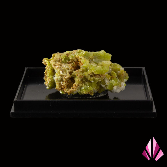 Pyromorphite d’Asprières à cristaux prismatiques jaune-vert sur gangue, vue principale