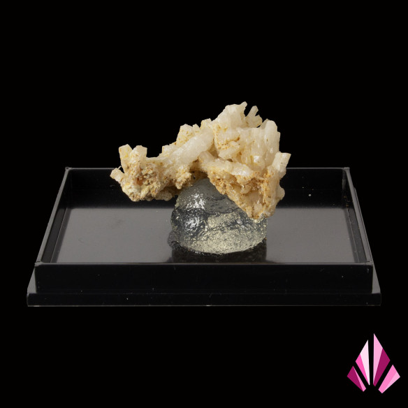 Cerussite France (old collection): back view.