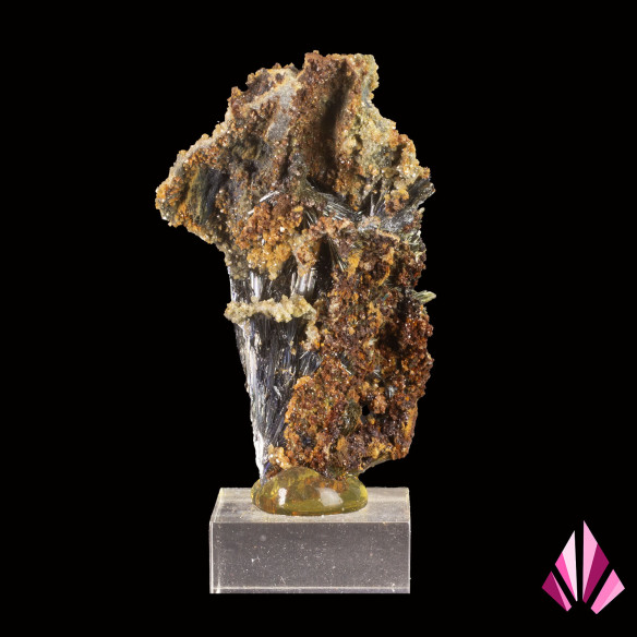 Stibine et calcite:  mine de Cavnic Roumanie: face arrière.