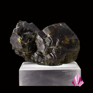 Intergrown olive-green cleophane crystals from Madan, Bulgaria