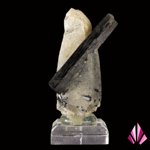 Tourmaline in quartz : Minas Gerais Brazil.