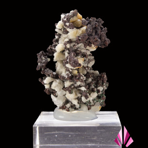 Native copper and quartz from USA.