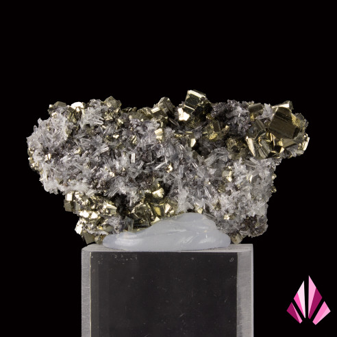 Pyrite sur quartz de Zlatograd, Bulgarie, vue arrière montrant les cristaux de quartz.