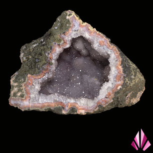 Géode d’améthyste du Maroc de forme triangulaire, à fine cristallisation violette et bordure rubanée rose-orangé
