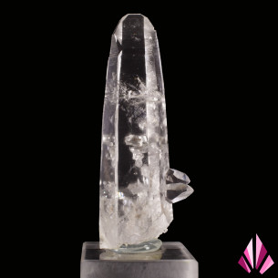 Grand quartz limpide de Peñas Blancas, Santander, avec cristaux secondaires sur socle.