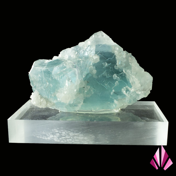 Fluorite and quartz from the Burc mine in France (1986). From a former collection.